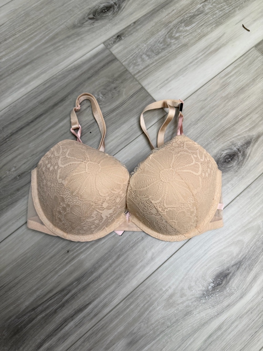 Victoria's Secret Lace Push-Up Bra in Light Beige Sz 34d